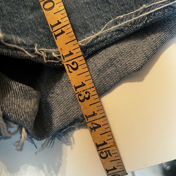 Levis Ribcage High Waisted Sz 26 Jean Shorts Premium Raw Hem Button Fly - Picture 10 of 10